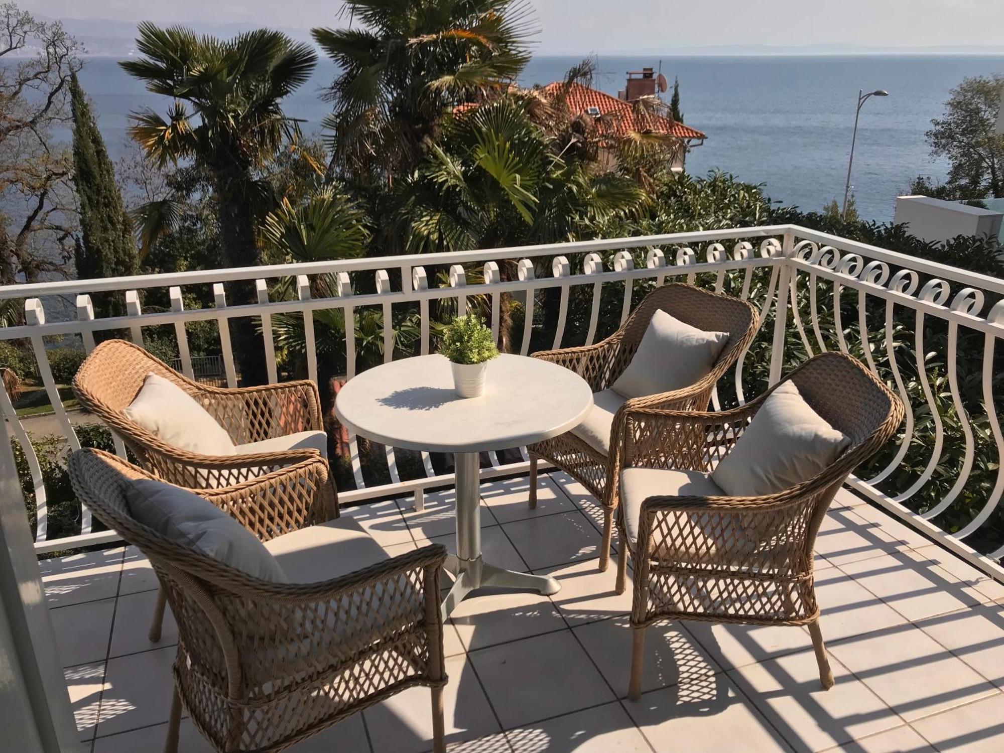 Premium Apartments Punta Kolova Abbazia Esterno foto